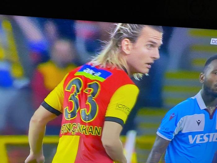 Hamsik, Atınçın eline vurdu, Göztepe-Trabzonspor maçında saha bir anda karıştı Kırmızı kart...