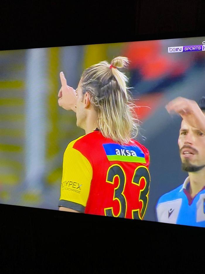 Hamsik, Atınçın eline vurdu, Göztepe-Trabzonspor maçında saha bir anda karıştı Kırmızı kart...