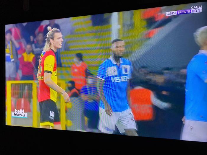 Hamsik, Atınçın eline vurdu, Göztepe-Trabzonspor maçında saha bir anda karıştı Kırmızı kart...