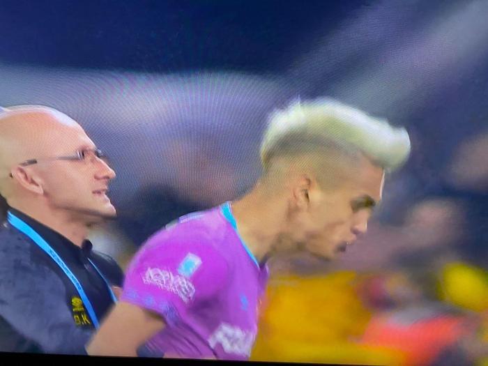 Hamsik, Atınçın eline vurdu, Göztepe-Trabzonspor maçında saha bir anda karıştı Kırmızı kart...