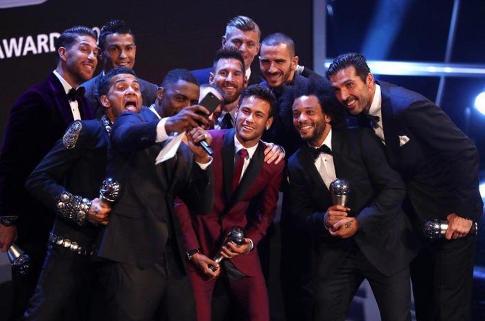 Ramos ödülü aldı yemeği kaptı