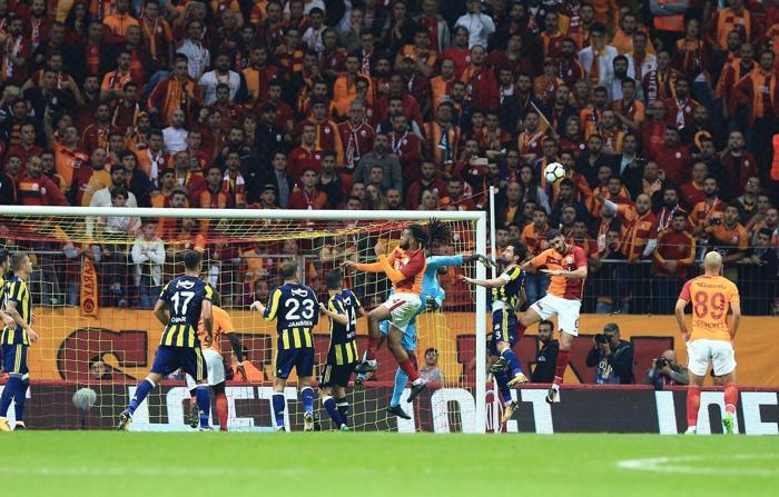 1) Galatasaray - Fenerbahçe derbisinde hangi takım daha çok korner kullanmıştır