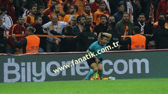 Derbide şok Hakem yerde kaldı...