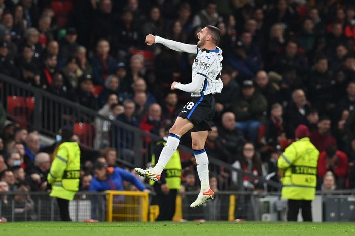 Old Traffordda Merih Demiral rüzgarı Cristiano Ronaldonun ensesinde...