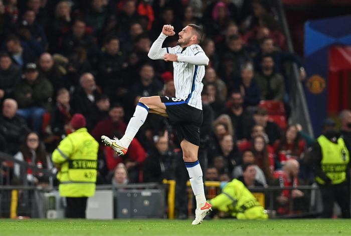 Old Traffordda Merih Demiral rüzgarı Cristiano Ronaldonun ensesinde...