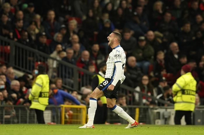 Old Traffordda Merih Demiral rüzgarı Cristiano Ronaldonun ensesinde...