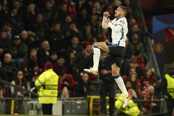 Old Traffordda Merih Demiral rüzgarı Cristiano Ronaldonun ensesinde...