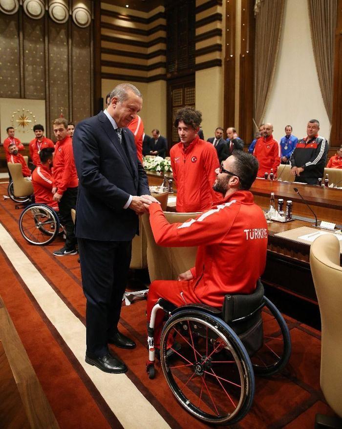 Cumhurbaşkanı Erdoğan, şampiyon sporcuları ağırladı