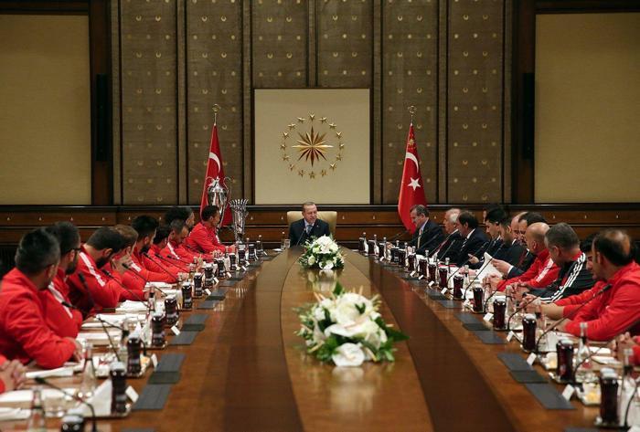 Cumhurbaşkanı Erdoğan, şampiyon sporcuları ağırladı