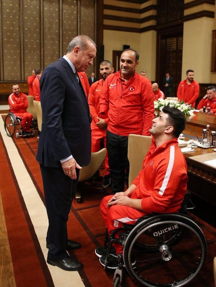 Cumhurbaşkanı Erdoğan, şampiyon sporcuları ağırladı