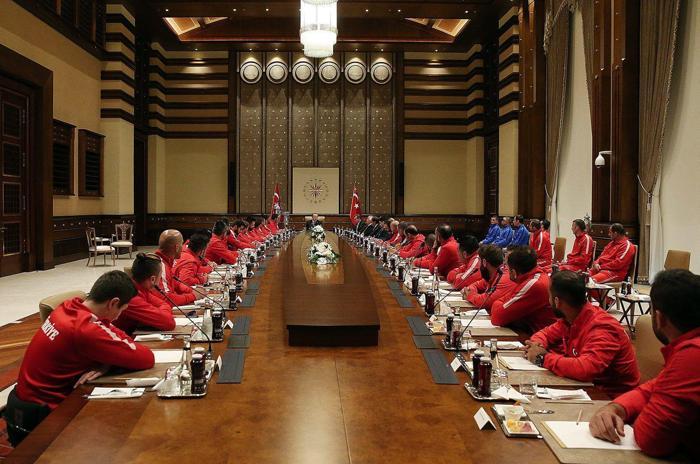 Cumhurbaşkanı Erdoğan, şampiyon sporcuları ağırladı