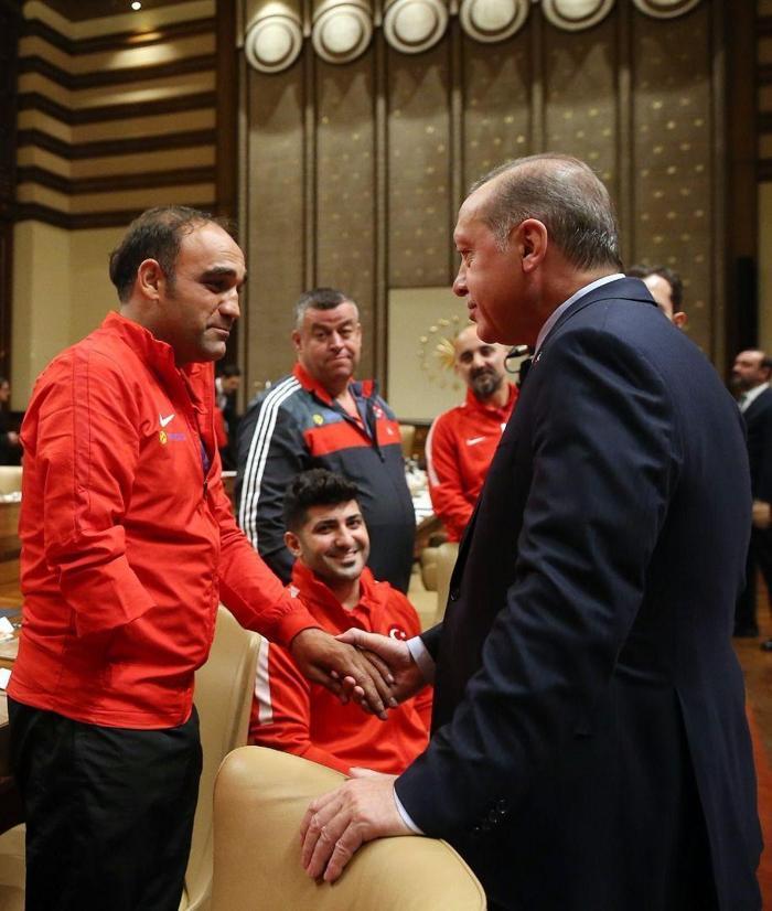 Cumhurbaşkanı Erdoğan, şampiyon sporcuları ağırladı