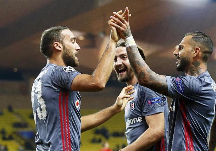 Babelden Fenerbahçeli futbolculara gönderme