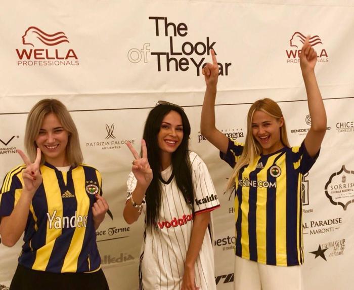 Fenerbahçe ve Beşiktaş formalı güzeller İtalyayı salladı