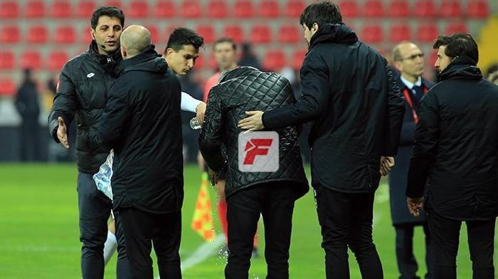 Akıllara olaylı derbi geldi Şenol Güneşe yabancı madde atıldı