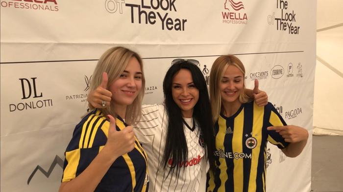 Fenerbahçe ve Beşiktaş formalı güzeller İtalyayı salladı