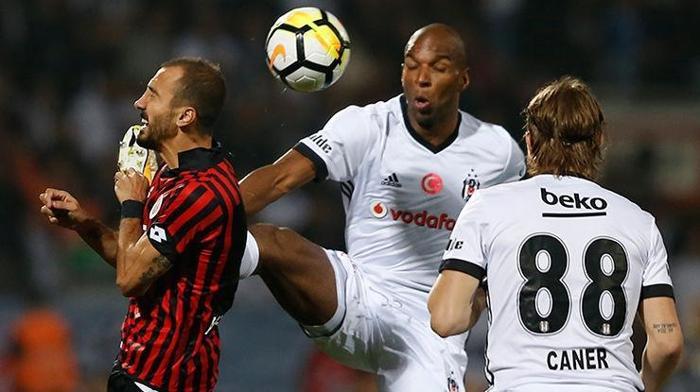 Ryan Babel sosyal medyayı salladı