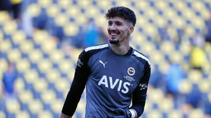 OVERMARS PEŞİNDE