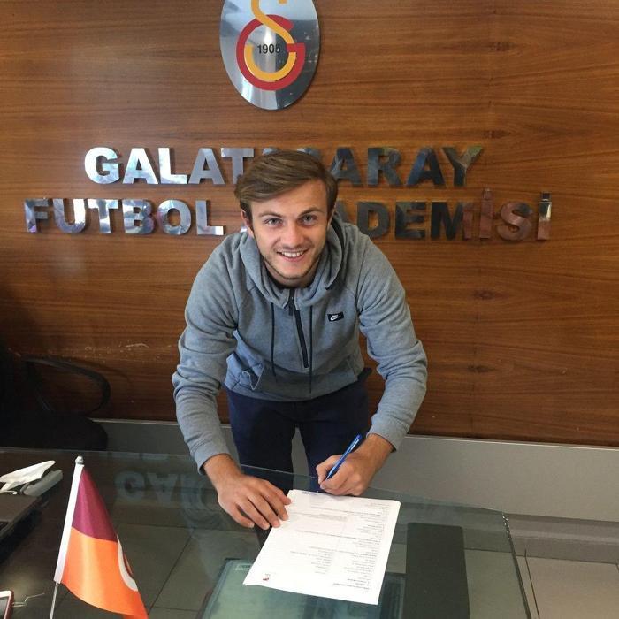 Celil Yüksel Galatasaray ile 3 yıllık sözleşme imzaladı