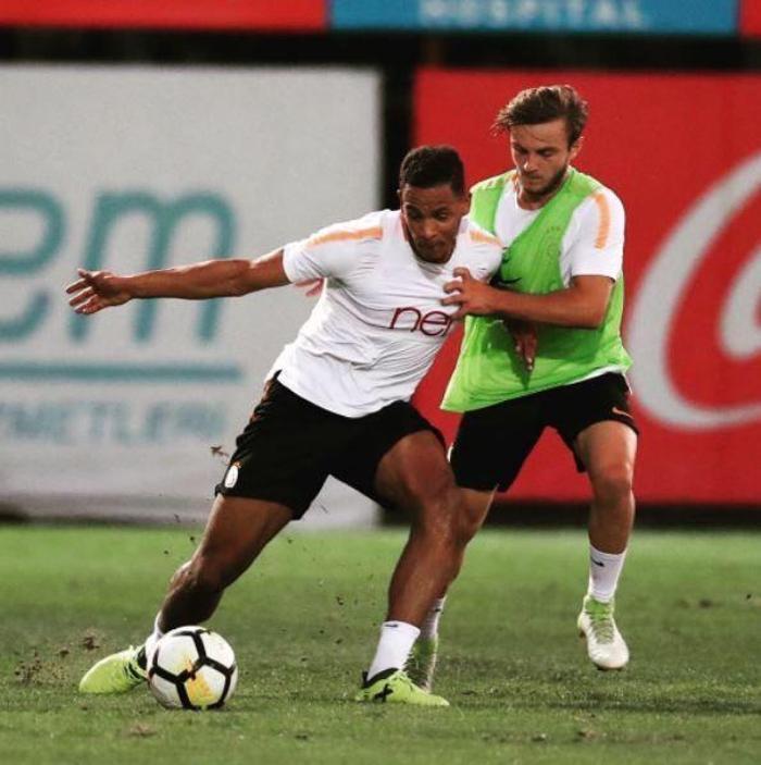 Celil Yüksel Galatasaray ile 3 yıllık sözleşme imzaladı