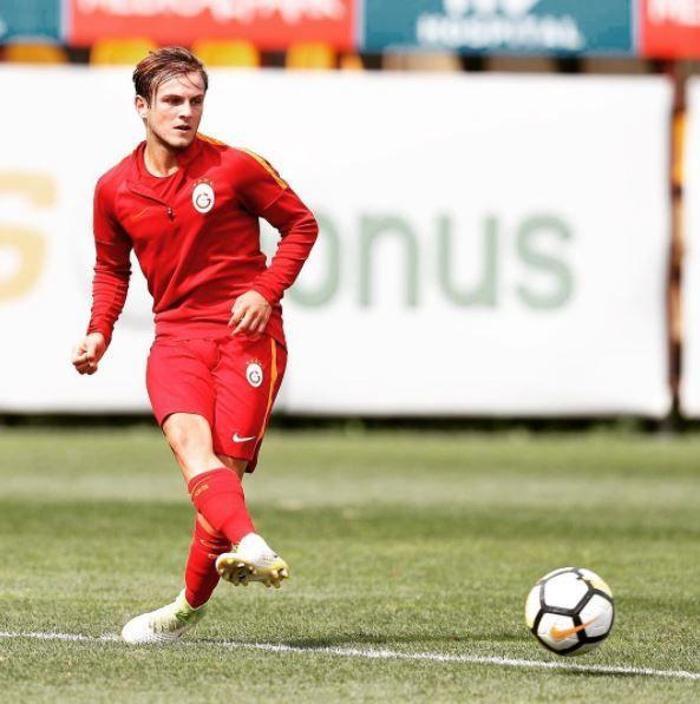 Celil Yüksel Galatasaray ile 3 yıllık sözleşme imzaladı