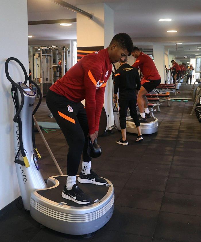Galatasarayda son dakika... Fatih Terim kararını verdi Forvette kim oynayacak