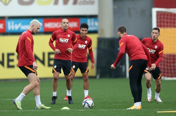 Galatasarayda son dakika... Fatih Terim kararını verdi Forvette kim oynayacak
