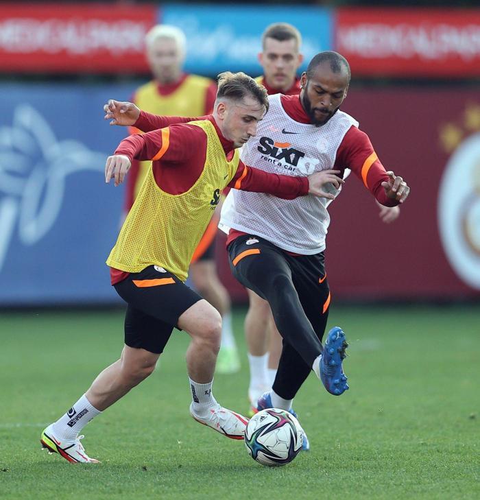 Galatasarayda son dakika... Fatih Terim kararını verdi Forvette kim oynayacak