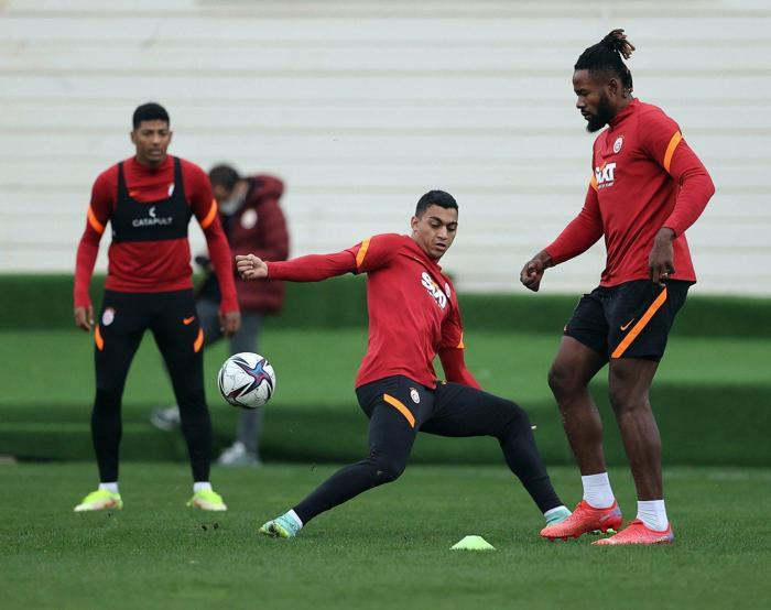 Galatasarayda son dakika... Fatih Terim kararını verdi Forvette kim oynayacak