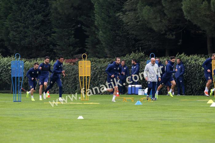 Fenerbahçede Tolga Ciğerci ilk kez idmana çıktı