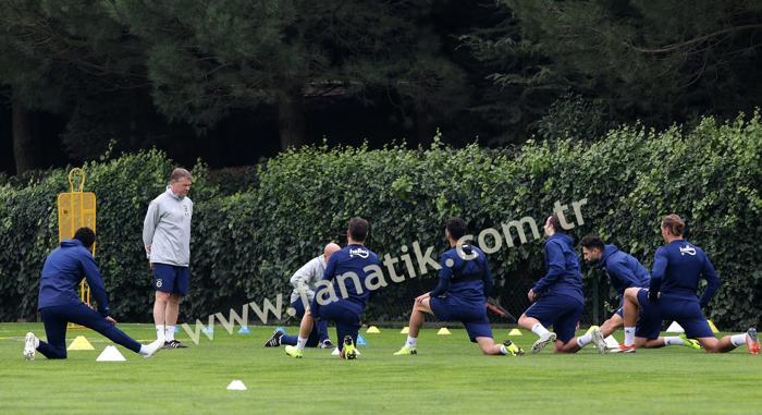 Fenerbahçede Tolga Ciğerci ilk kez idmana çıktı