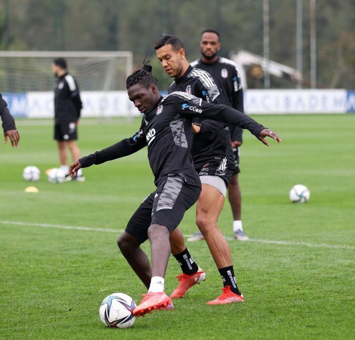 Beşiktaşta son dakika Sergen Yalçın kararını verdi Başakşehir maçı muhtemel 11i...