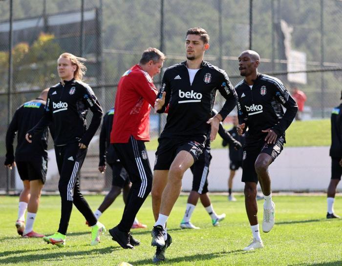 Beşiktaşta son dakika Sergen Yalçın kararını verdi Başakşehir maçı muhtemel 11i...