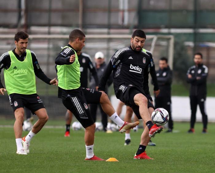 Beşiktaşta son dakika Sergen Yalçın kararını verdi Başakşehir maçı muhtemel 11i...