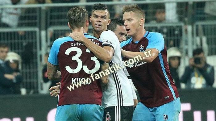Beşiktaş-Trabzonspor maçı sonrası saha karıştı
