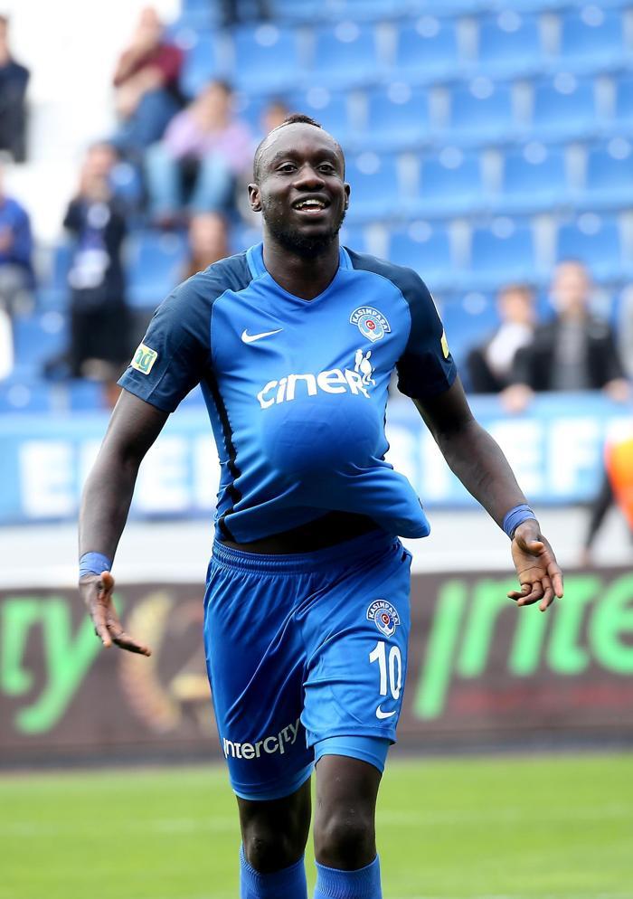 Mbaye Diagnenin transferi için görüşmeler başladı