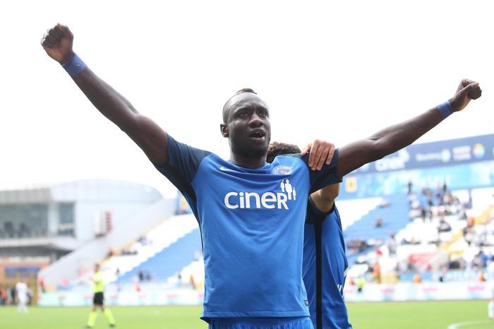 Mbaye Diagnenin transferi için görüşmeler başladı