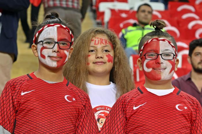 Türkiye-Ukrayna maçından kareler