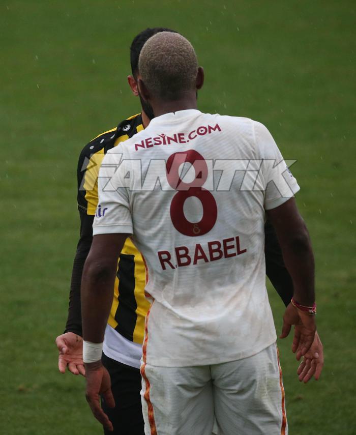 Galatasaray-İstanbulspor maçında olay Ryan Babel çılgına döndü...