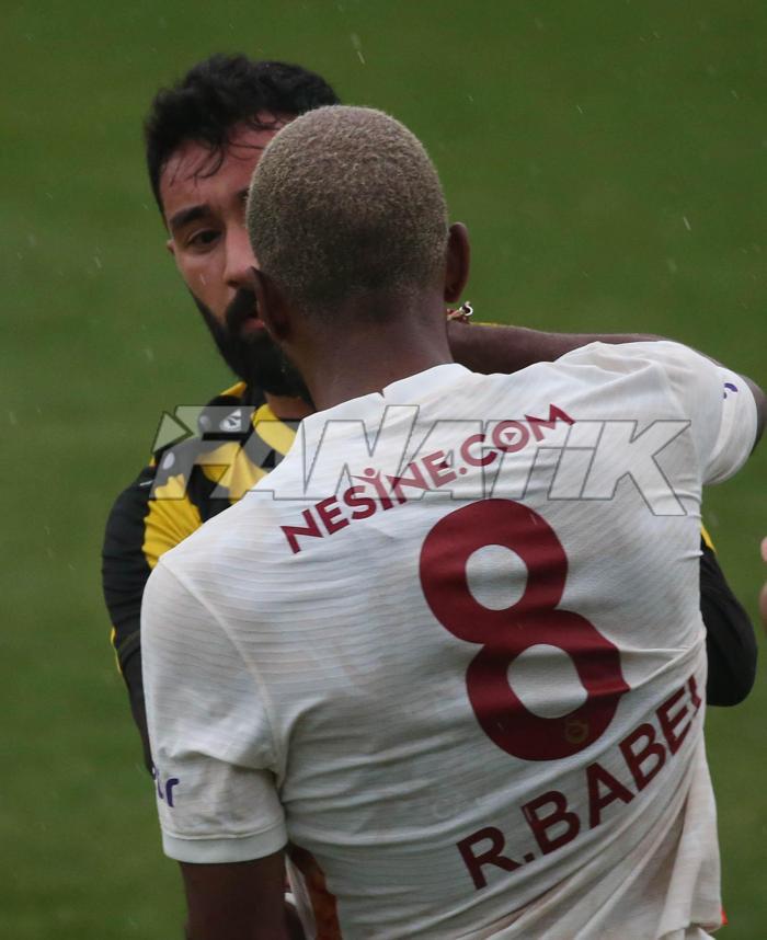 Galatasaray-İstanbulspor maçında olay Ryan Babel çılgına döndü...