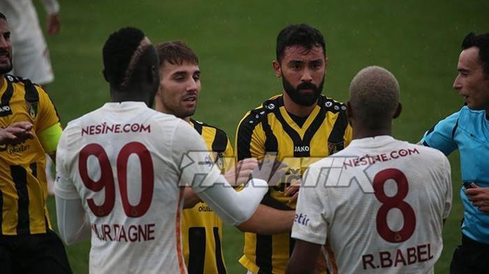 Galatasaray-İstanbulspor maçında olay Ryan Babel çılgına döndü...