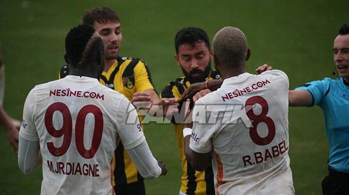 Galatasaray-İstanbulspor maçında olay Ryan Babel çılgına döndü...