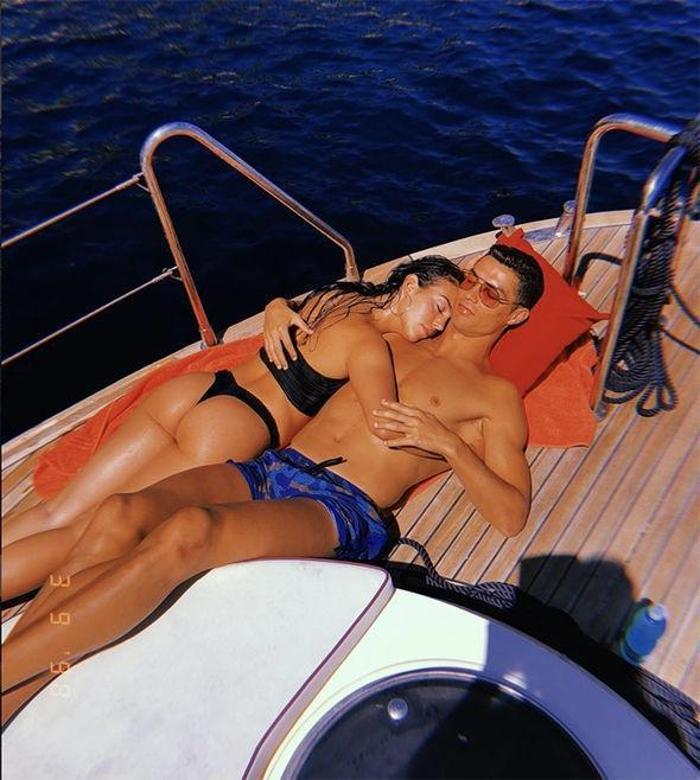 Cristiano Ronaldo ve Georgina Rodriguez kilise ziyaretinde görüntülendi