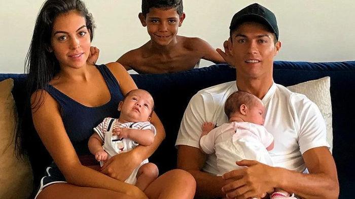 Cristiano Ronaldo ve Georgina Rodriguez kilise ziyaretinde görüntülendi