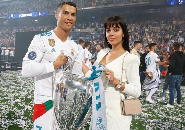 Cristiano Ronaldo ve Georgina Rodriguez kilise ziyaretinde görüntülendi