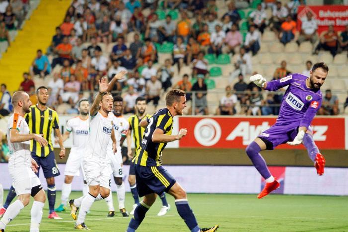 İşte Janssenin Fenerbahçe formasıyla attığı ilk golün görüntüleri