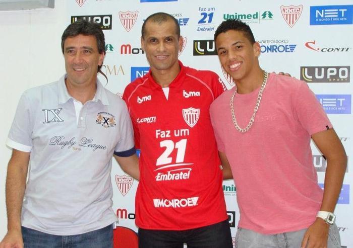 Rivaldo, devam dedi