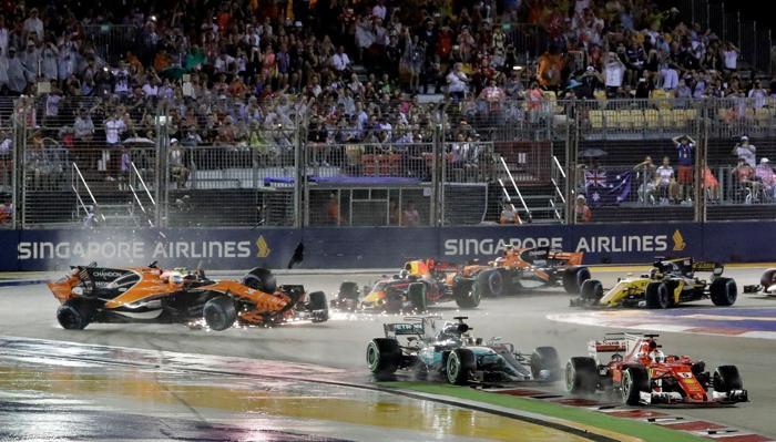 Formula 1de feci kaza Ferrariler yarış dışı kaldı
