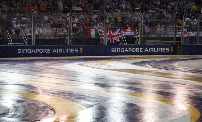 Formula 1de feci kaza Ferrariler yarış dışı kaldı