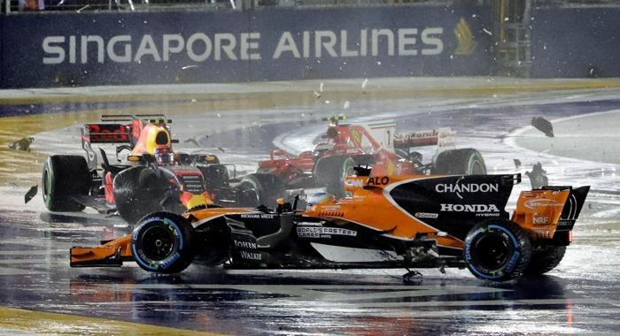 Formula 1de feci kaza Ferrariler yarış dışı kaldı